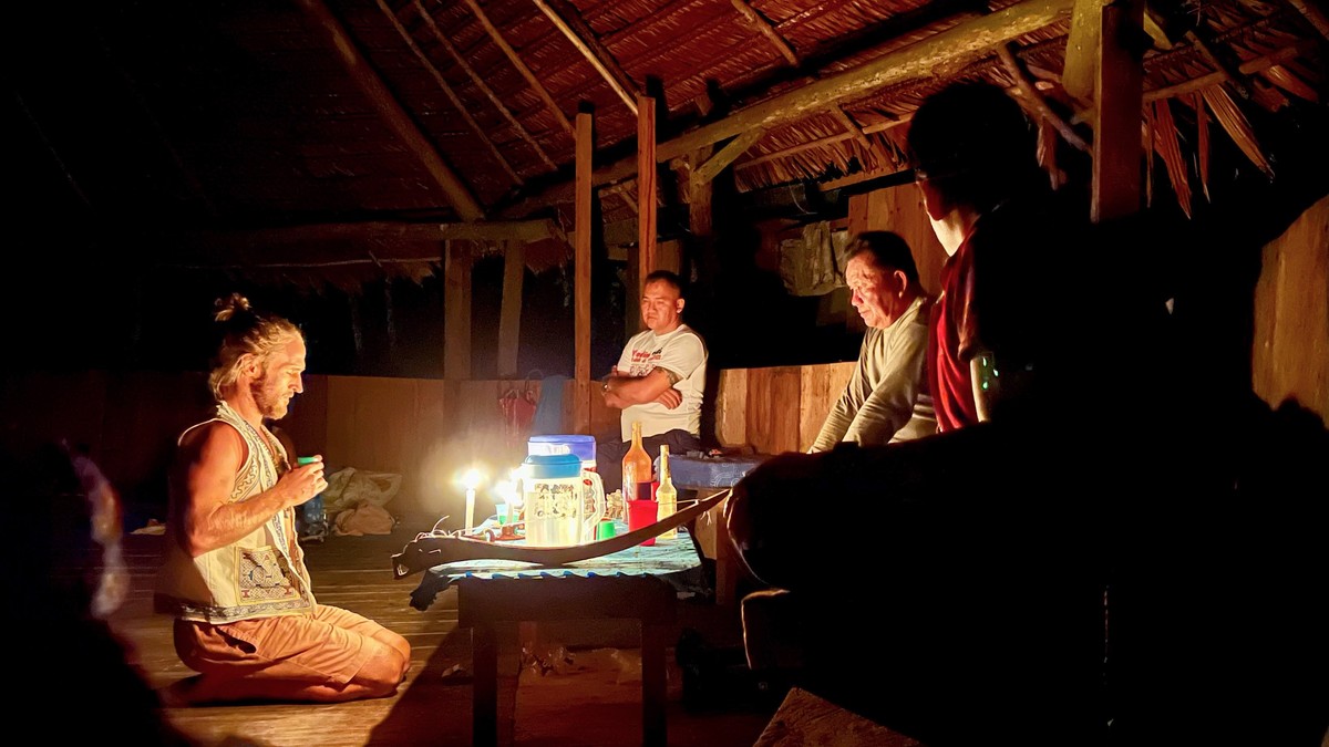 Peru-Ayahuasca-Shaman-Prayer-Drinking